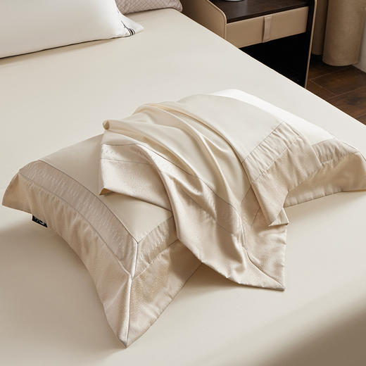 多喜爱 120S双股新疆长绒棉四件套 绮境/礼赞【高支高密】【双面质感】贴身丝滑 至简至雅 精致美学 精致提花 外拼设计 轻奢礼箱 商品图11