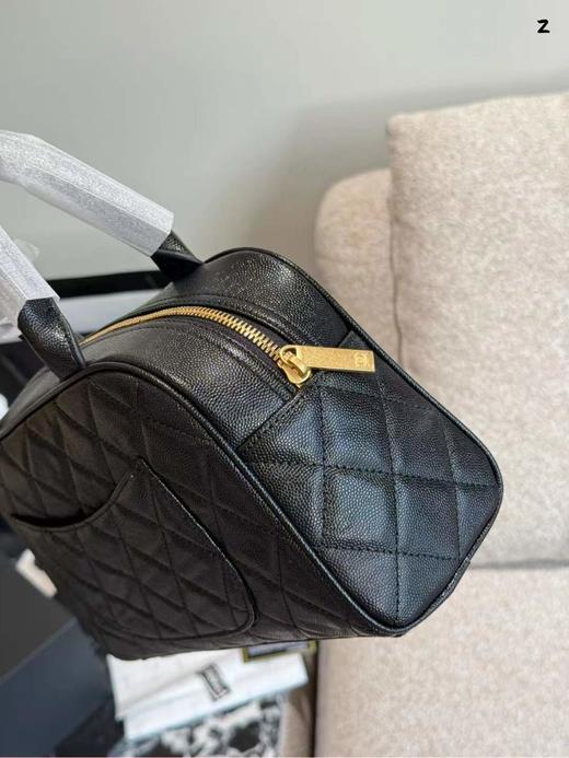 D122636百搭实用款鱼子酱牛皮大容量中古保龄球包 商品图6