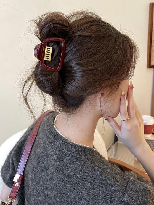 直发 新年款红色系 一家高端品的抓夹系列 商品图2