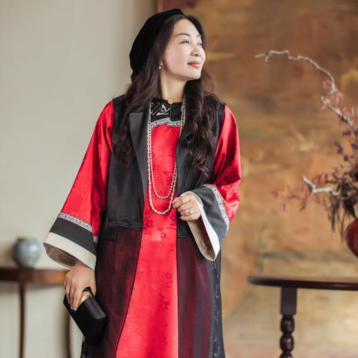 【林栖设计小店】恭王府联名|改良氅衣真丝缎绣花2026早春新款连衣裙女1961231 商品图3