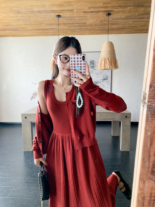 <曾小咸推荐>现货秒杀 ！微信超特价！韩系开衫+背心连衣裙套装 日常259.99 立减120 秒杀139.99！！ 商品图3