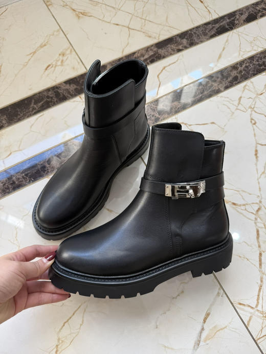 1227-3 断码特价 历史订单不追溯 渠道货 大马25秋冬新款 kelly粗跟旋扣 短靴 舒适能暴走 飒爽帅酷大气 商品图13