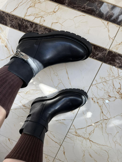 1227-3 断码特价 历史订单不追溯 渠道货 大马25秋冬新款 kelly粗跟旋扣 短靴 舒适能暴走 飒爽帅酷大气 商品图11