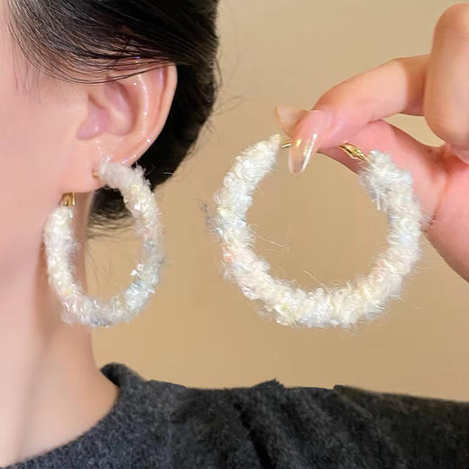 毛绒绒耳圈秋冬耳饰-纪念日百货门店同款168445011 商品图2