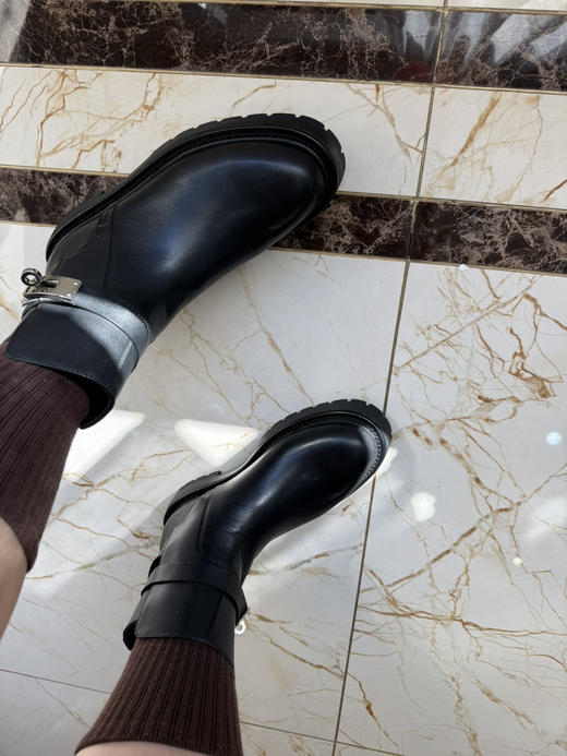 1227-3 断码特价 历史订单不追溯 渠道货 大马25秋冬新款 kelly粗跟旋扣 短靴 舒适能暴走 飒爽帅酷大气 商品图10