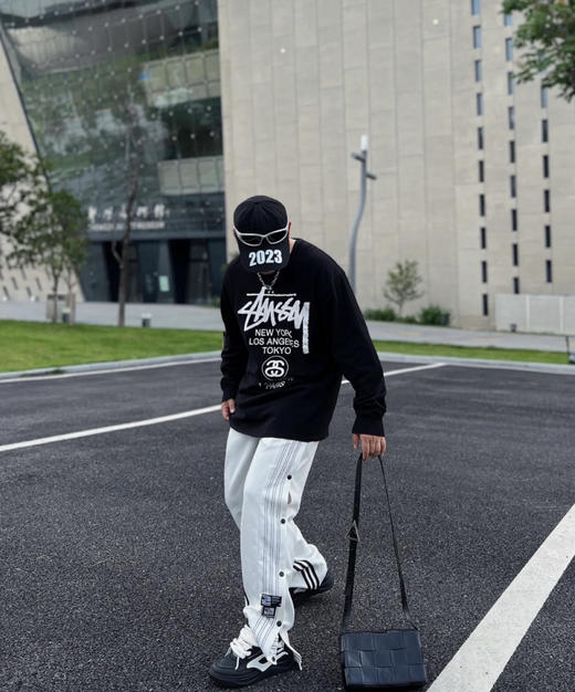 斯图西 经典巡游系列印花情侣圆领长袖T恤 商品图1