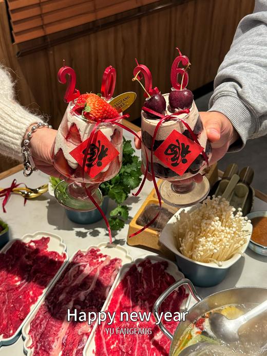 【2026新年蛋糕】新年碰碰杯草莓车厘子杯A款（黑色高级礼盒装） 商品图2
