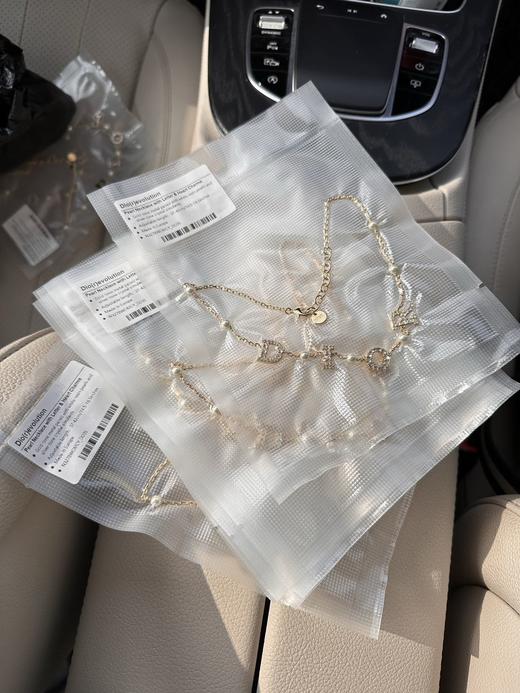 .意大利回流。 老渠道。 正品单！年底渠道公司货！ ！迪奥dior字母坠项链锁骨链 商品图1