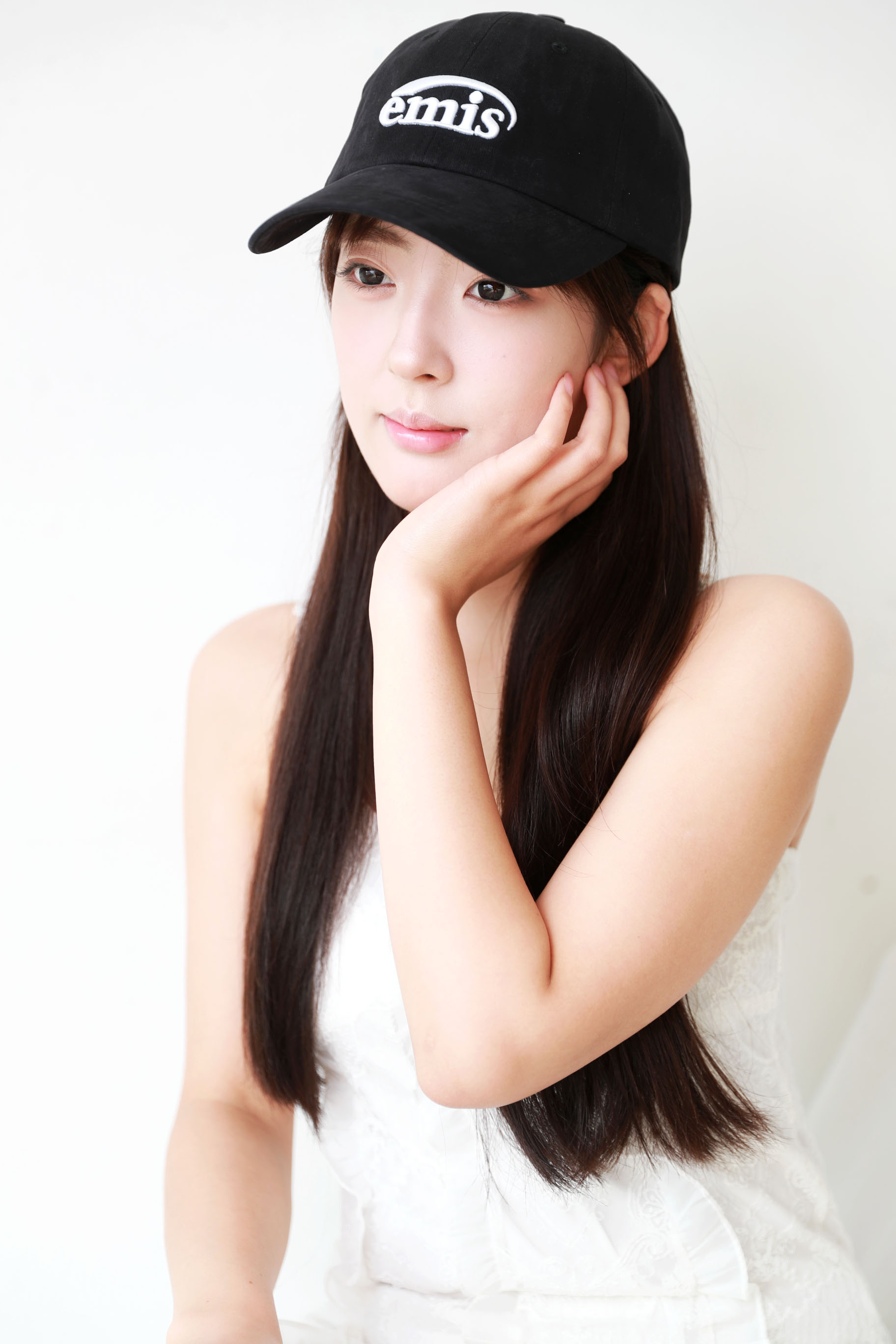 回头率一百，漂亮又自带氛围感。小标刺绣首尔软顶棒球帽C122766