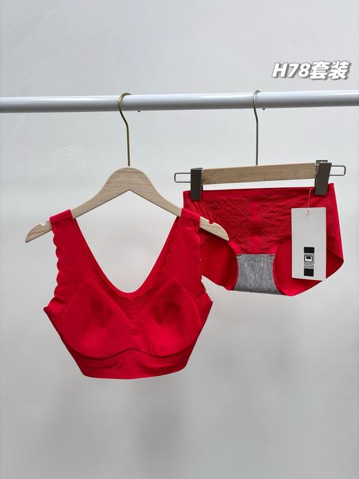 一套包含文胸+内裤，lulu2026开年新款新年红泡泡蕾丝无痕内衣内裤套装 商品图2