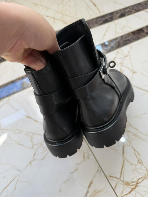 1227-3 断码特价 历史订单不追溯 渠道货 大马25秋冬新款 kelly粗跟旋扣 短靴 舒适能暴走 飒爽帅酷大气 商品图14