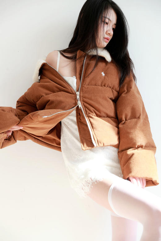 皮毛一体羽绒服，小标刺绣工艺。双拉链灯芯绒翻领羽绒女C122788 商品图7