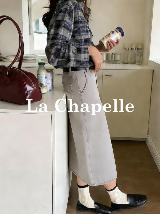 拉夏贝尔/La Chapelle休闲百搭做旧水洗后开衩A字牛仔半身裙 商品图3