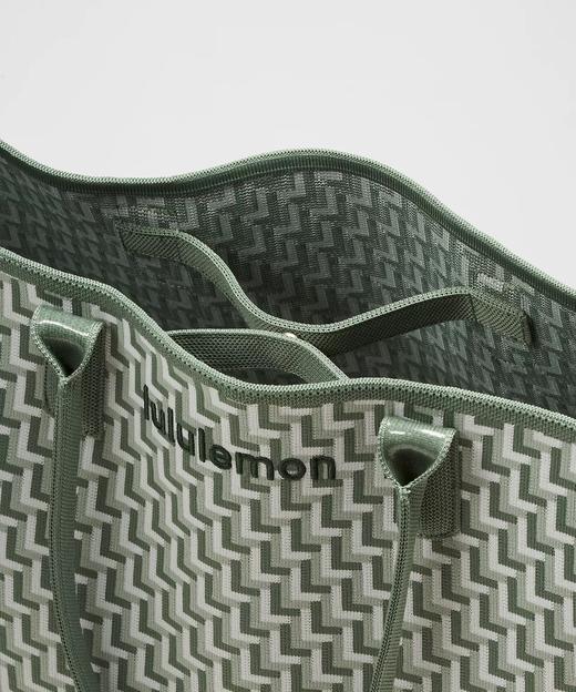 狗牙平替谁懂！lululemon经典老花托特包18L 原价1700+年末好折￥1050直邮到手 商品图4