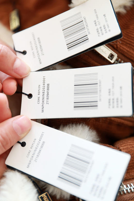 皮毛一体羽绒服，小标刺绣工艺。双拉链灯芯绒翻领羽绒女C122788 商品图3