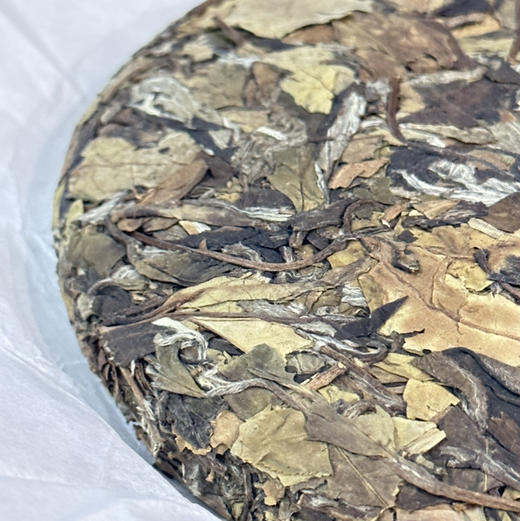 2026年货节 ｜【駸駸日上】马年生肖纪念白茶收藏版，2019年荒野花香白牡丹竹编日晒原料，净含量300g*1饼（5饼*提/1500g） 商品图1