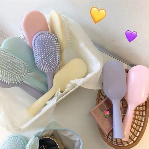【一梳秒回弹❗️马卡龙气垫梳】颜值实力并存，不卡发更护发，边梳变按摩，释放头部压力，按摩顺发抚平毛躁，静电韩版便携随身女家用头部按摩QQ 商品图1