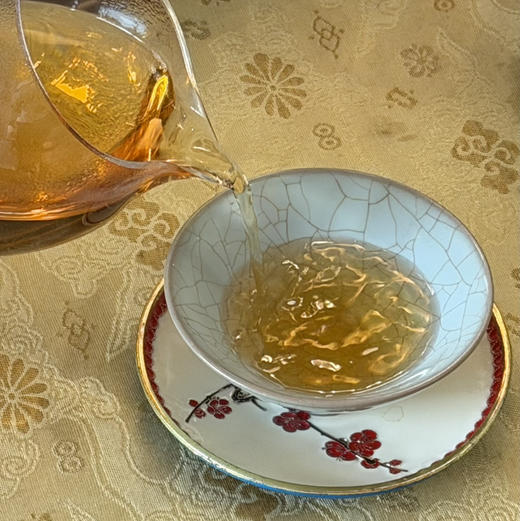 2026年货节 ｜【駸駸日上】马年生肖纪念白茶收藏版，2019年荒野花香白牡丹竹编日晒原料，净含量300g*1饼（5饼*提/1500g） 商品图4