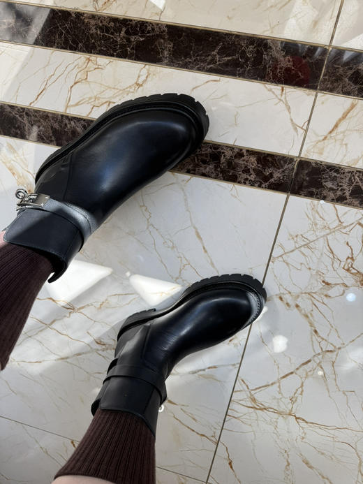 1227-3 断码特价 历史订单不追溯 渠道货 大马25秋冬新款 kelly粗跟旋扣 短靴 舒适能暴走 飒爽帅酷大气 商品图8