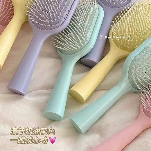 【一梳秒回弹❗️马卡龙气垫梳】颜值实力并存，不卡发更护发，边梳变按摩，释放头部压力，按摩顺发抚平毛躁，静电韩版便携随身女家用头部按摩QQ 商品图2