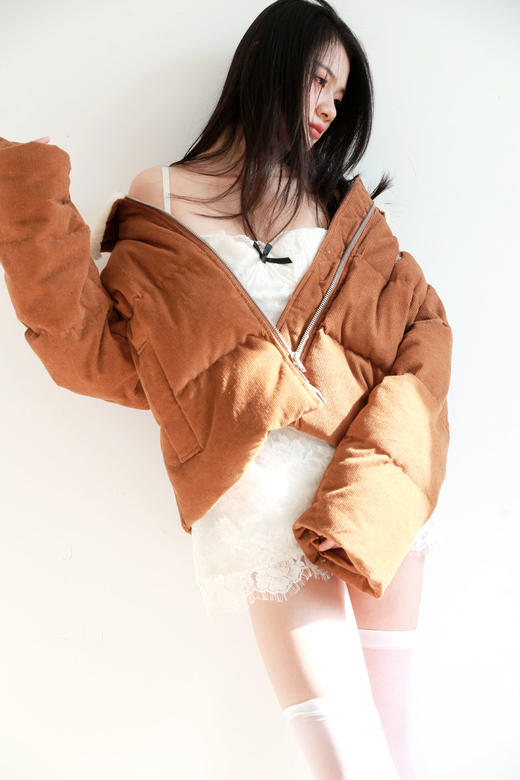 皮毛一体羽绒服，小标刺绣工艺。双拉链灯芯绒翻领羽绒女C122788 商品图8