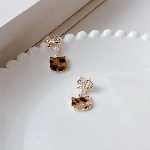 复古豹纹猫头蝴蝶结银针耳环-纪念日百货门店同款168197644 商品图4