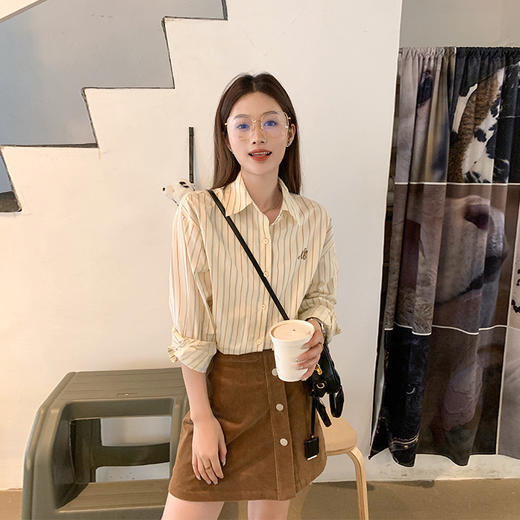 <曾小咸推荐>【149元任选2件】现货！韩系杏色条纹长袖 商品图0