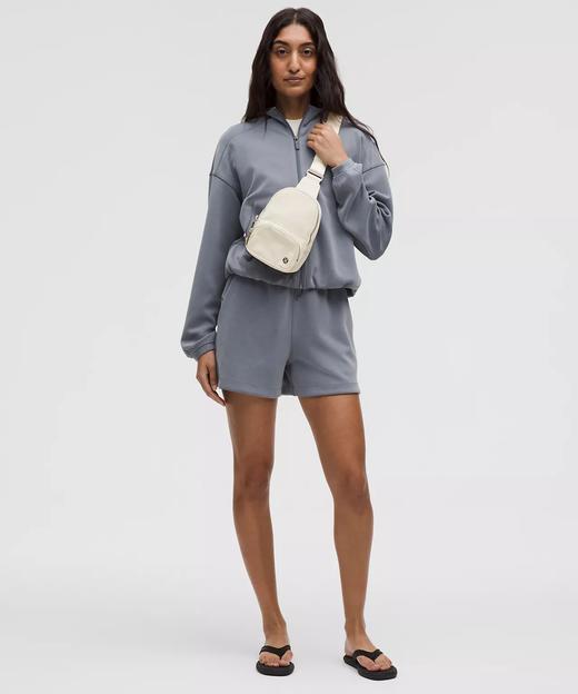 新年好折！lululemon  Everywhere 小号斜挎包 2L 商品图1