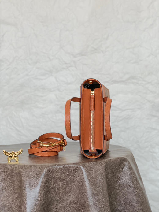 秋冬特惠💰730 原单MCM 原厂皮 迷你𝐦𝐢𝐧𝐢新款拼皮菜篮子MWPDSTA01CO001 经典干邑色 这款迷你Aren拉链购物袋 商品图5