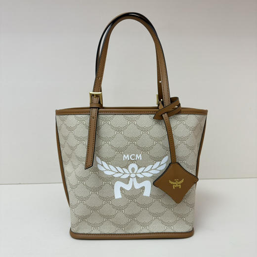 秋冬特惠💰760 原单MCM 原厂皮 新料新款购物袋 这款迷你购物袋上饰有高贵的月桂叶 商品图1