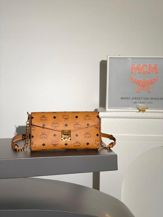 秋冬特惠💰760 原单MCM 原厂皮 新版中号信封包MMRAAME03CO001 皮肩带链条 全新升级版本 老花满印 商品图6