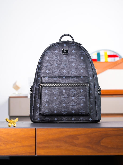 秋冬特惠💰960 原单MCM 原厂皮 黑色中号 铆钉双肩背包MMK6SVE37CO001 男女同款包 商品图2