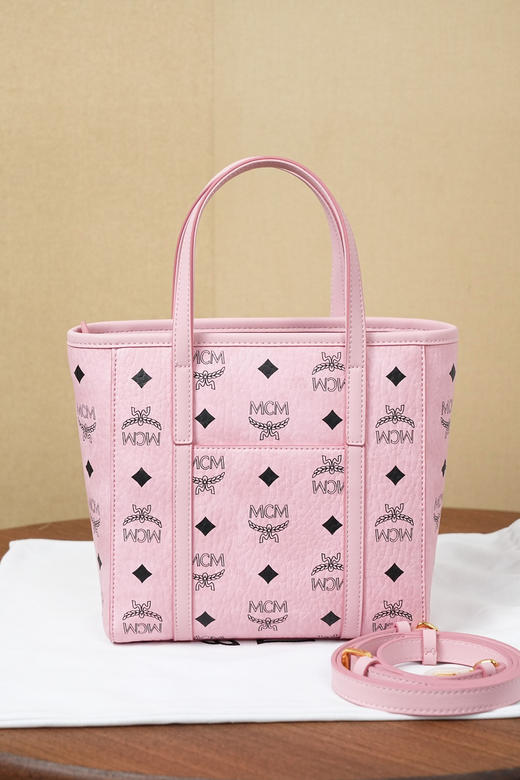 秋冬特惠💰760 原单MCM 原厂皮 桃花粉购物袋菜篮子MWPFSMT06PZ 桃花粉老花满印 商品图2