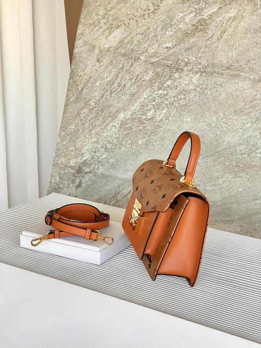 秋冬特惠💰800 原单MCM 原厂皮 手提斜挎风琴包MWPBAW005CO001 新升级定制级五金 经典干邑色 这款经典挎包 商品图1