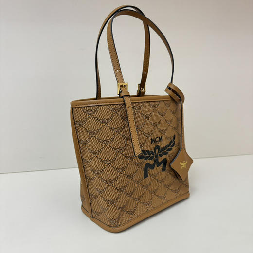 秋冬特惠💰760 原单MCM 原厂皮 新料新款购物袋 这款迷你购物袋上饰有高贵的月桂叶 商品图2