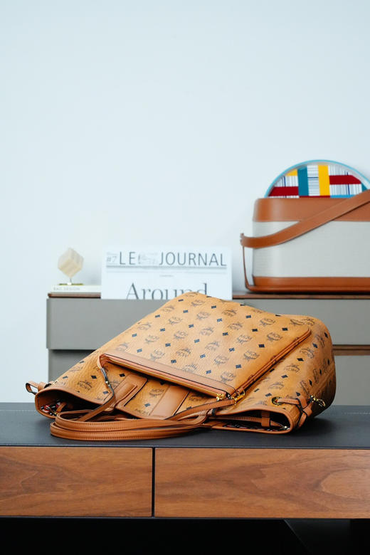 秋冬特惠💰900 原单MCM 原厂皮 干邑色中号 双面购物袋子母包MWPCSVI01CO001 干邑色 商品图6