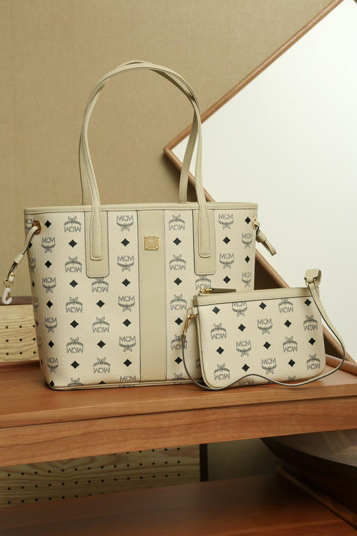 秋冬特惠💰780 原单MCM 原厂皮 米色小号 双面购物袋子母包MWPCSVI01CO001 经典升级米白 这款小号购物袋 商品图2