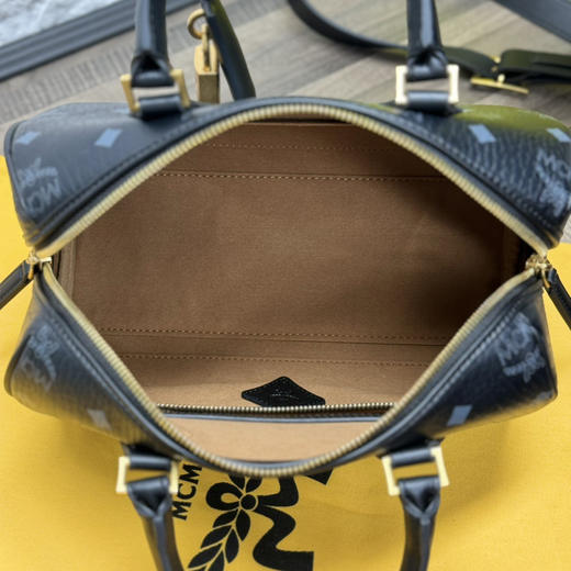 秋冬特惠💰800 原单MCM 原厂皮 新款黑色Mini迷你波士顿包H083 黑色老花满印 这款小号Ella波士顿包 商品图8