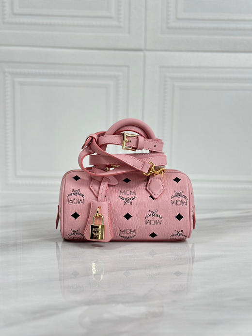 秋冬特惠💰780 原单MCM 原厂皮 新款桃花粉Mini 波士顿挂锁包 老花满印 商品图6