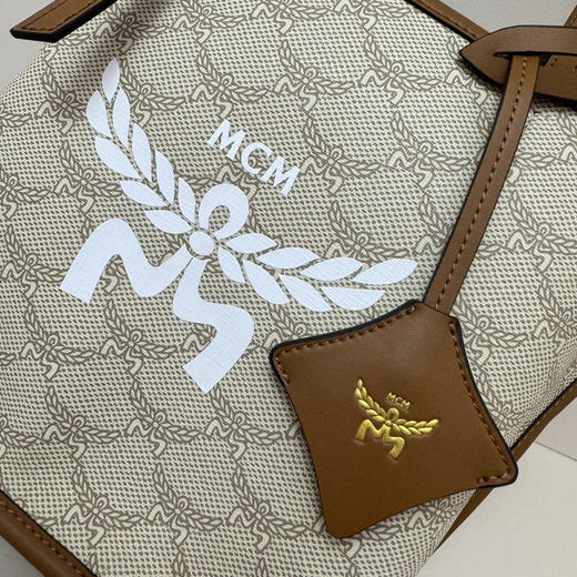 秋冬特惠💰760 原单MCM 原厂皮 新料新款购物袋 这款迷你购物袋上饰有高贵的月桂叶 商品图6