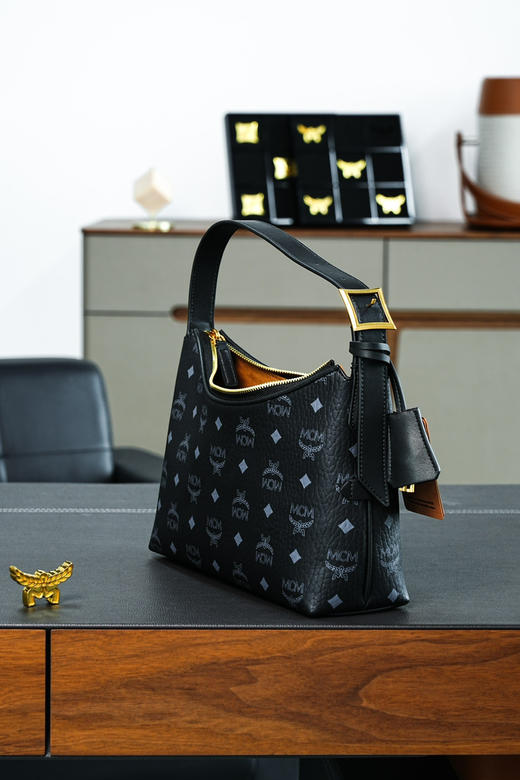 秋冬特惠💰780 原单MCM 原厂皮 黑色𝙎𝙢𝙖𝙡𝙡腋下肩背包MWHESTA01CO001 黑色 商品图3