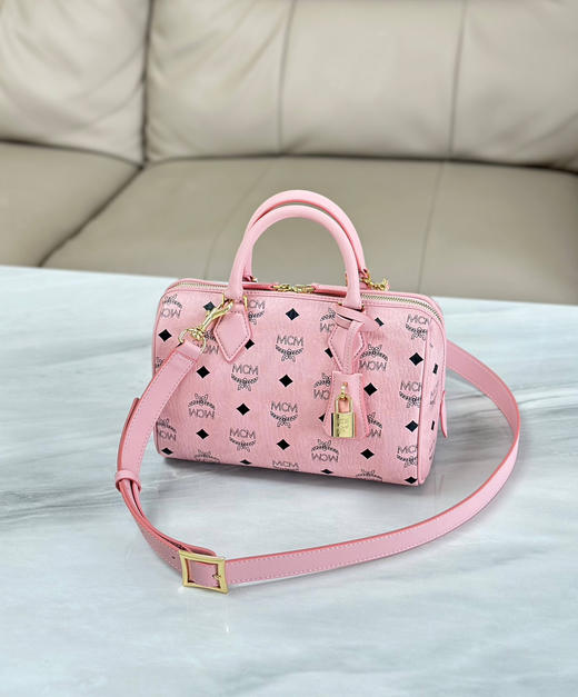 秋冬特惠💰800 原单MCM 原厂皮 新款桃花粉Mini迷你波士顿包H083 桃花粉老花满印 这款小号Ella波士顿包 商品图0