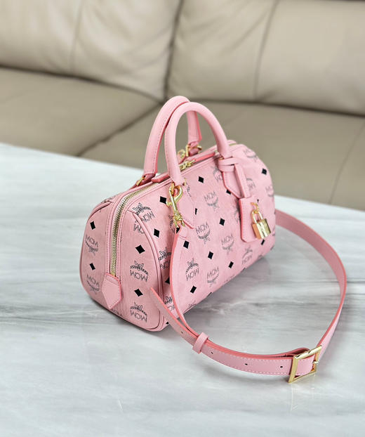 秋冬特惠💰800 原单MCM 原厂皮 新款桃花粉Mini迷你波士顿包H083 桃花粉老花满印 这款小号Ella波士顿包 商品图1