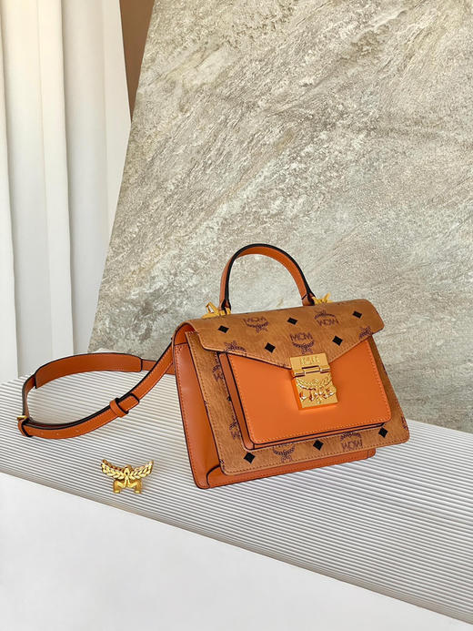 秋冬特惠💰800 原单MCM 原厂皮 手提斜挎风琴包MWPBAW005CO001 新升级定制级五金 经典干邑色 这款经典挎包 商品图8