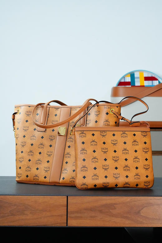 秋冬特惠💰900 原单MCM 原厂皮 干邑色中号 双面购物袋子母包MWPCSVI01CO001 干邑色 商品图3