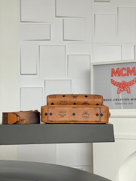 秋冬特惠💰760 原单MCM 原厂皮 小号斜挎单肩相机包MMRAAKC02CO001 升级版 经典干邑色 商品图8