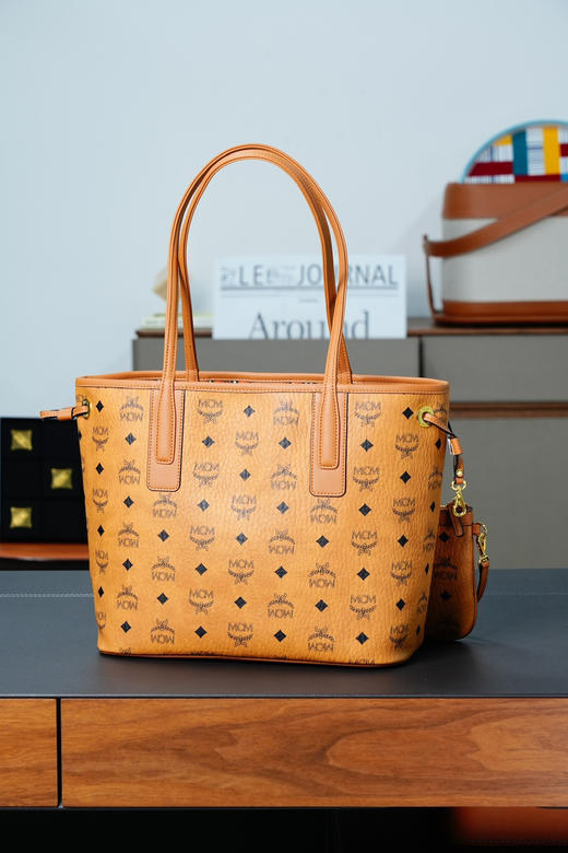 秋冬特惠💰830 原单MCM 原厂皮 干邑色𝙎𝙢𝙖𝙡𝙡 双面购物袋子母包MWPDALR04CO001 干邑色 商品图2