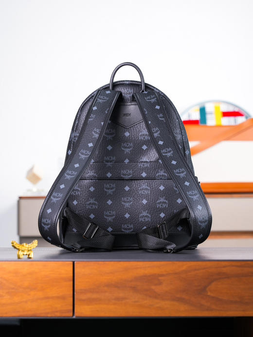 秋冬特惠💰960 原单MCM 原厂皮 黑色中号 铆钉双肩背包MMK6SVE37CO001 男女同款包 商品图4