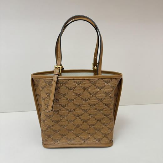 秋冬特惠💰760 原单MCM 原厂皮 新料新款购物袋 这款迷你购物袋上饰有高贵的月桂叶 商品图4