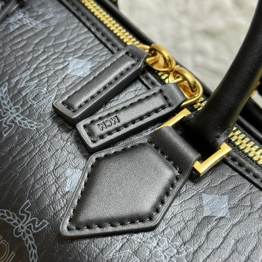 秋冬特惠💰800 原单MCM 原厂皮 新款黑色Mini迷你波士顿包H083 黑色老花满印 这款小号Ella波士顿包 商品图6